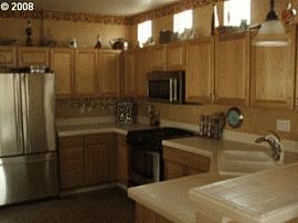 Appealing 3 Bedroom Home with Custom Features in Hillsboro, OR (Photo 2 of 2)