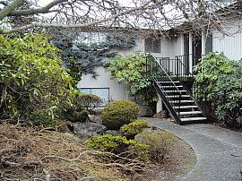 Lavish 4 Bedroom / 2.5 Bathroom Home in Burien, WA