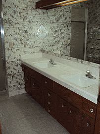 Lavish 4 Bedroom / 2.5 Bathroom Home in Burien, WA (Photo 3 of 3)