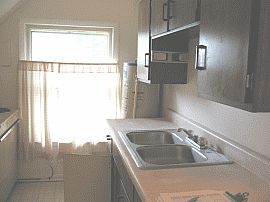 Simple 1 Br 1 Ba House For a Great Price! in Leavenworth, KS (Photo 2 of 3)