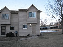 Convenient 2 Bedroom Townhouse on The End in Colorado Springs, CO