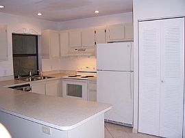 3/2 Waterfront Single Story Villa in Coconut Creek, FL (Photo 10 of 11)