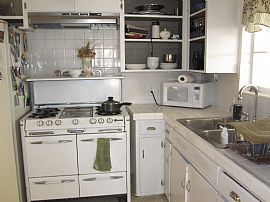 $775 2 Bed/1 Bath Adorable Historic Downtown Glendale House in Glendale, AZ (Photo 4 of 7)