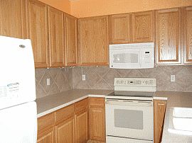 Gracious 3 Bedroom Home with Basement in Aurora, CO (Photo 2 of 2)