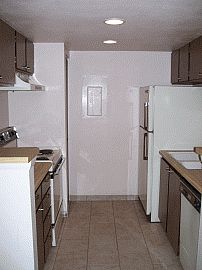 Nice 1 Bedroom Townhome with Brick Fireplace in Aurora, CO (Photo 2 of 2)