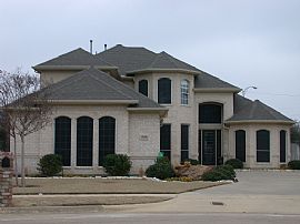 Extravagant 4 Bedroom Home Massive Space in Arlington, TX