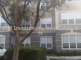 Enticing 2 Bedroom Townhome with Many Windows in Orlando, FL