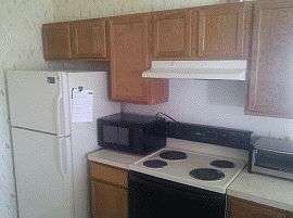 Convenient 2 Bedroom Townhome Near Golf Course in Windsor Mill, MD (Photo 2 of 2)