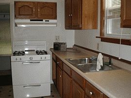 Unbelieveable Price For This 2 Bedroom in Pontiac, MI (Photo 2 of 3)