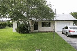 Ideal 2 Bedroom Home with Nice Paneling in Kitchen in Saint Augustine, FL