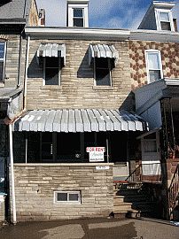 Charming 2 Bedroom Duplex Apartment with Hardwood Floors in Reading, PA