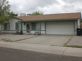 Exceptional 3 Bedroom Home with Elegant Tile in Kitchen in Chandler, AZ