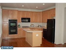 Stylish 3 Br 2.5 Ba Townhouse in Phoenixville, PA (Photo 2 of 3)