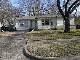 Comfortable 3 Bedroom Home with Nice Updates in Dallas, TX