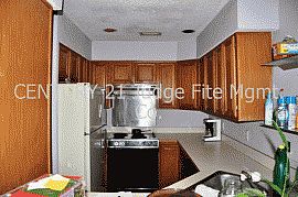 Enchanting 2 Bedroom Townhouse with Special Paint in Dallas, TX (Photo 2 of 2)