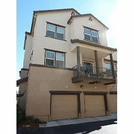 Distinguished 3 Br 2.5 Ba Townhouse in Sacramento, CA