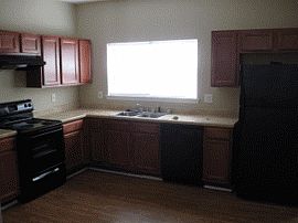 Well-Kept 3 Br 2.5 Ba Townhouse in Jonesboro, GA (Photo 2 of 3)