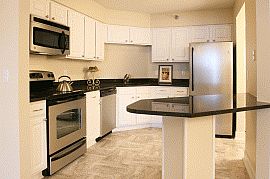 Magnificent 4 Bedroom Townhouse - All Updated with Great View in Minneapolis, MN (Photo 2 of 2)