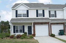 Comfortable 3 Bedroom Townhouse in Nice Area in Charlotte, NC