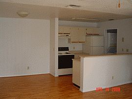 Appealing 2 Bedroom Home with Awesome Fireplace in Orlando, FL (Photo 2 of 2)