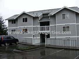 Picturesque 3 Bedroom Townhouse Next to Water  in Bremerton, WA
