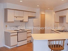 Picturesque 3 Bedroom Townhouse Next to Water  in Bremerton, WA (Photo 2 of 2)