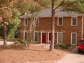 Nice 2 Bedroom Townhouse with Push Carpet in Norcross, GA