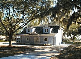Eloquent 4 Bedroom Home with Pretty Hardwood Floors in Lithia, FL