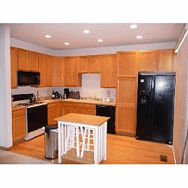 Enticing 2 Bedroom Home with Inviting Kitchen in Saint Charles, IL (Photo 2 of 2)