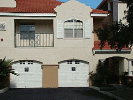 Immaculate 1 Bedroom Townhouse with Single Car Garage in Orlando, FL