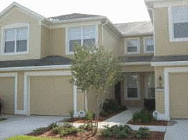 Adorable 3 Bedroom Townhouse with Vaulted Ceilings in Jacksonville, FL