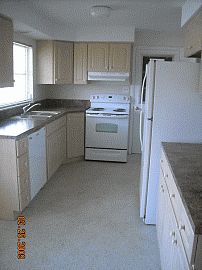 Convenient 3 Bedroom Townhouse with Access to Dock in Cape Coral, FL (Photo 2 of 2)