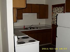 2 Bedroom, Immaculate Just Like New, with Garage in Portland, OR (Photo 2 of 4)