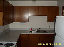 2 Bedroom, Immaculate Just Like New, with Garage in Portland, OR (Photo 3 of 4)