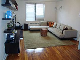 Beautiful 2bed/1.5bath with Scenic View in Forest Hills, NY (Photo 4 of 11)