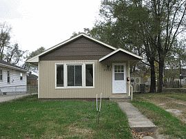 Cozy 2 Bedroom Home with Plush Carpet in Indianapolis, IN