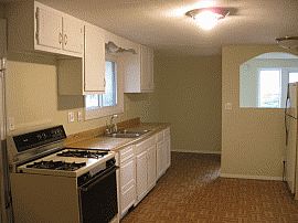 Cozy 2 Bedroom Home with Plush Carpet in Indianapolis, IN (Photo 2 of 2)
