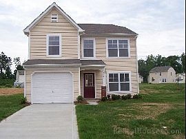 Great 2 Story, 3 Bedroom Home with Nice Kitchen in Charlotte, NC