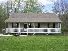 Darling 3 Bedroom Home with Lovely Green Yard in Temple, GA