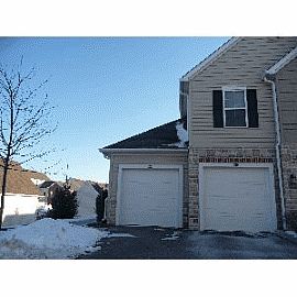 Terrific 3 Bedroom Townhouse with Nice Lighting Fixtures in Dublin, OH
