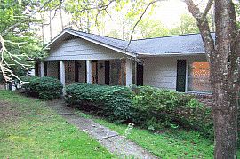 Charming 3 Bedroom Home in Nice Surroundings in Oak Ridge, TN
