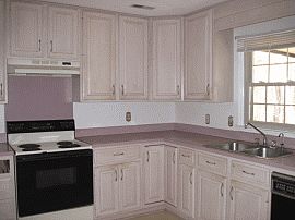 Delightful 3 Bedroom Home with Gorgeous Hardwood Floors in Charlotte, NC (Photo 2 of 2)