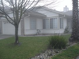 Amazing 3 Bedroom Home with Cozy Fireplace in Elk Grove, CA