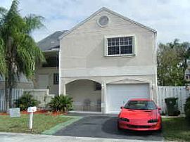 Distinctive 3 Bedroom Home with Large Single Car Garage in Pembroke Pines, FL