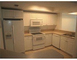 Fantastic 3 Bedroom Townhome with Access to Pool in Sunrise, FL (Photo 2 of 2)