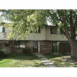 Exciting 3 Bedroom Townhouse with Awesome Kitchen in Downers Grove, IL