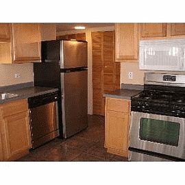 Exciting 3 Bedroom Townhouse with Awesome Kitchen in Downers Grove, IL (Photo 2 of 2)