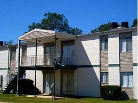 Spacious 1 BR Apartment Available at Royal Crest in Pensacola, FL