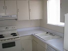 Spacious 1 BR Apartment Available at Royal Crest in Pensacola, FL (Photo 2 of 4)
