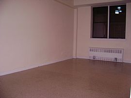 Stunning Apartment with Tiled, Separate Kitchen on Ground Floor in Brooklyn, NY (Photo 2 of 6)